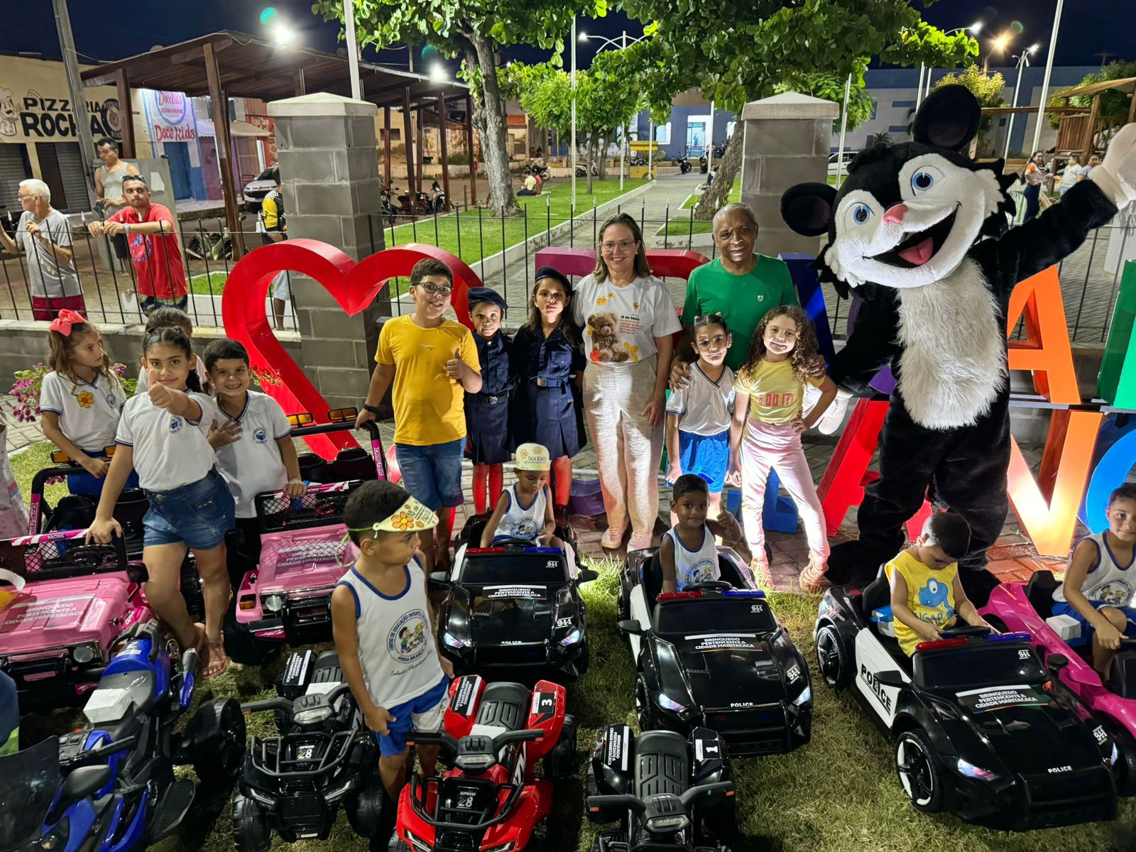 Cidade Maritacaca ganha carros e motos elétricos e também bicicletas para diversão das crianças e aprendizado de educação no trânsito
